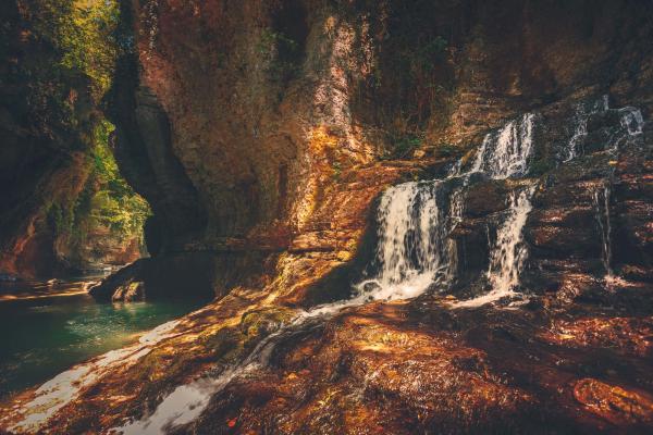 Detailansicht der Vlies-Fototapete MS-5-3195 mit Wasserfall-Motiv in XXL
