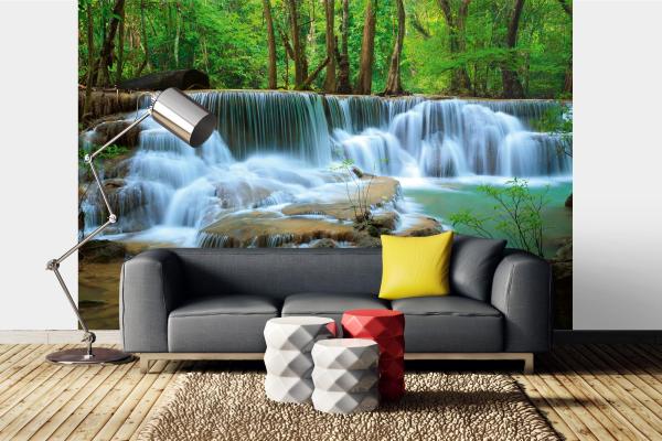Fototapete MS-5-3249 mit Wasserfall-Motiv in einem modern eingerichteten Wohnraum
