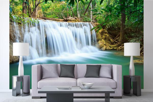 Fototapete MS-5-3260 mit Wasserfall-Motiv in einem modern eingerichteten Wohnraum