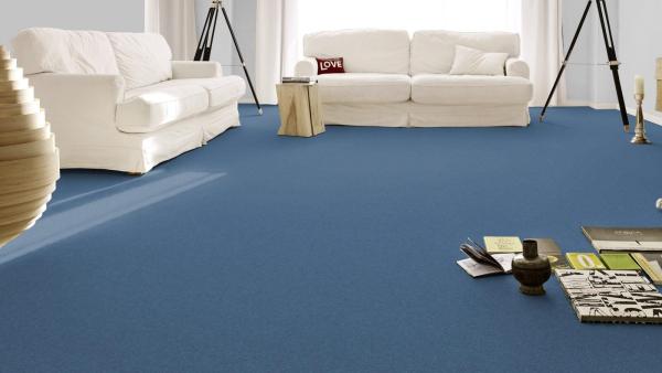 Modena 3H91 Teppichboden verlegt im Wohnbereich – elegante, gleichmäßige Velours-Oberfläche