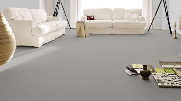 Modena 5N50 Teppichboden verlegt im Wohnbereich – elegante, gleichmäßige Velours-Oberfläche