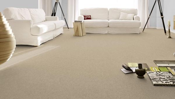 Modena 8E92 Teppichboden verlegt im Wohnbereich – elegante, gleichmäßige Velours-Oberfläche
