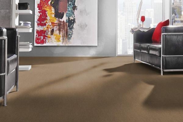 Nutria Melange 7G94 als Bodenbelag in modernem Wohnraum; hochwertiger Vorwerk-Velours mit wohnlicher Wirkung